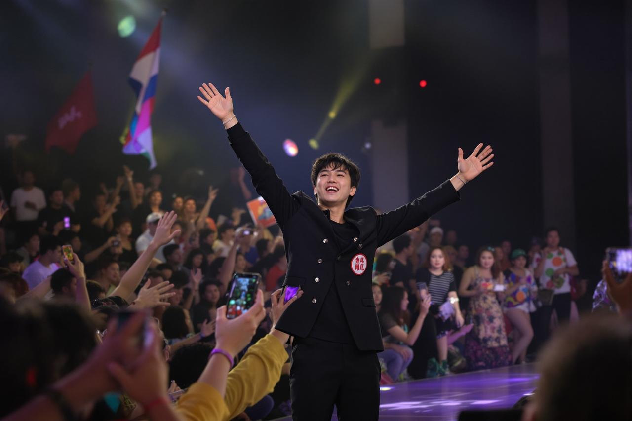 星空影视影迷见面会圆满举行，万名粉丝热情参与